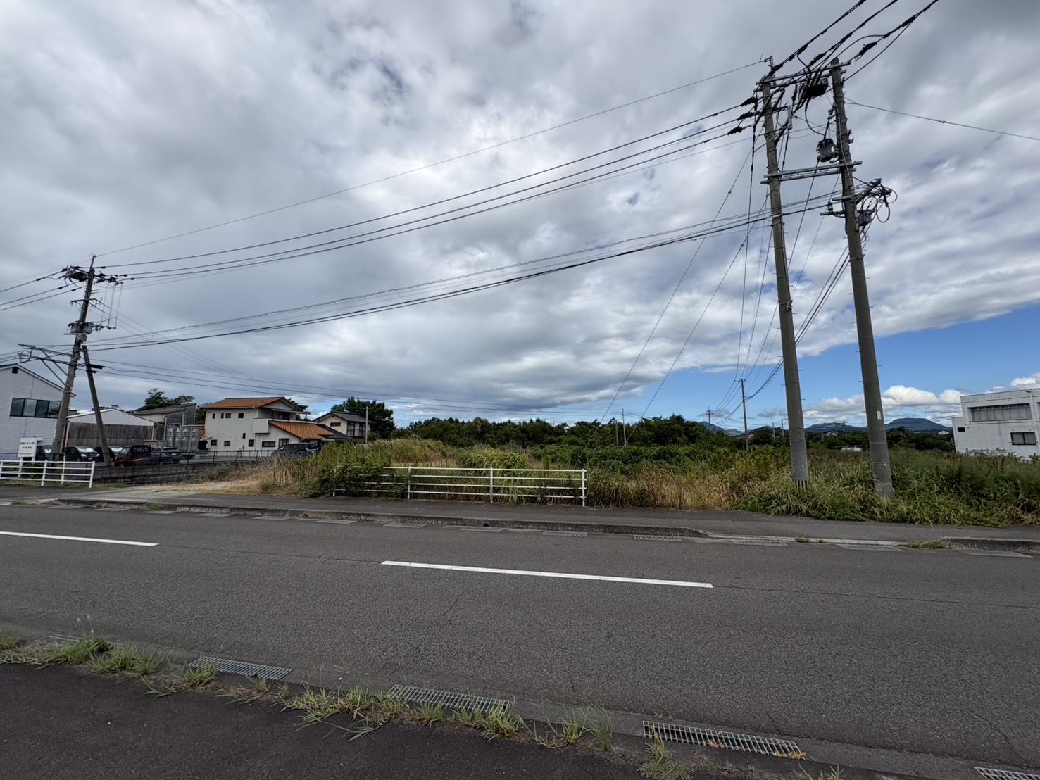 豊後高田市玉津の現況写真・道路側からの敷地